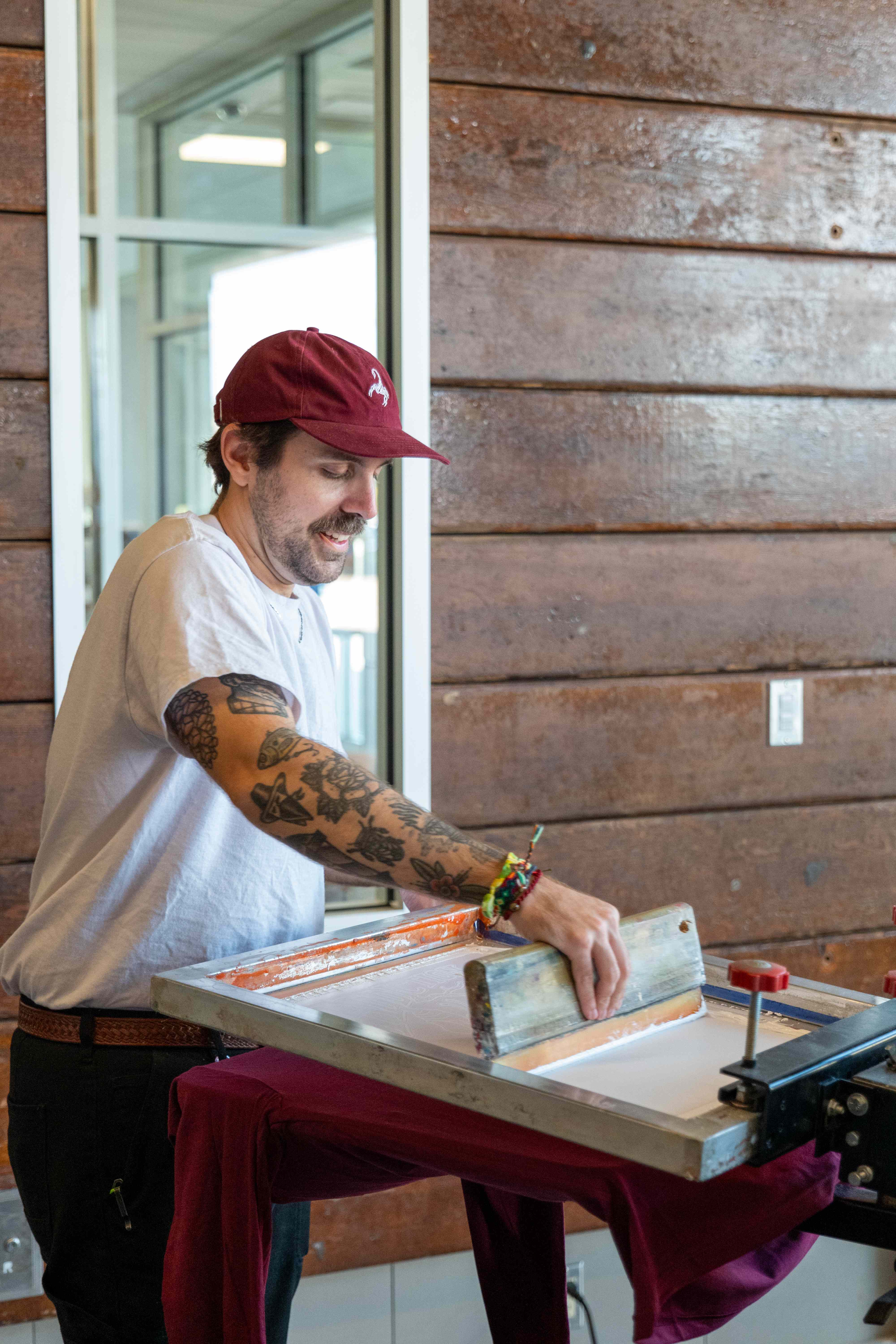 Community ACCESS Line 211 representative at table